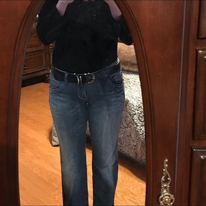 Express jeans in great fitting in sizes 6.